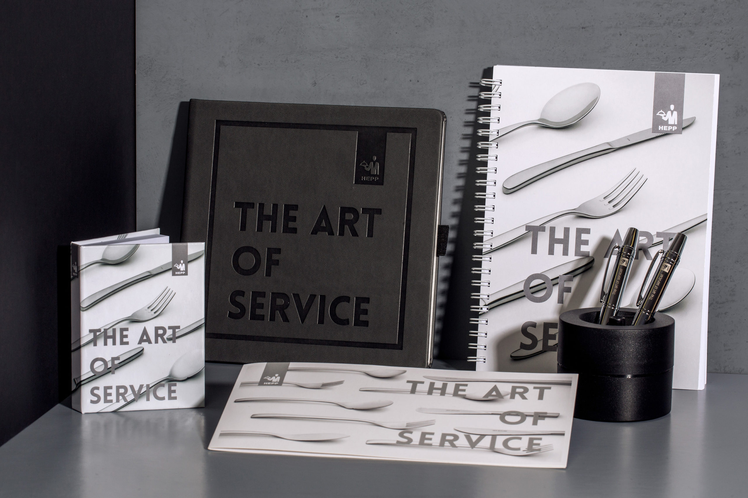 EMPLOYER BRANDING UND INTERNE KOMMUNIKATION Zugehört und zugehörig In vielen Unternehmen ist Kultur die wirkmächtigste Kraft. Sie formt und erklärt, lässt sie Krisen meistern oder am Wandel scheitern. Kommunikation ist der Kitt dieser Kultur, sie gibt Zusammengehörigkeit ihre inhaltliche – und technische – Plattform. werbeagentur, stuttgart