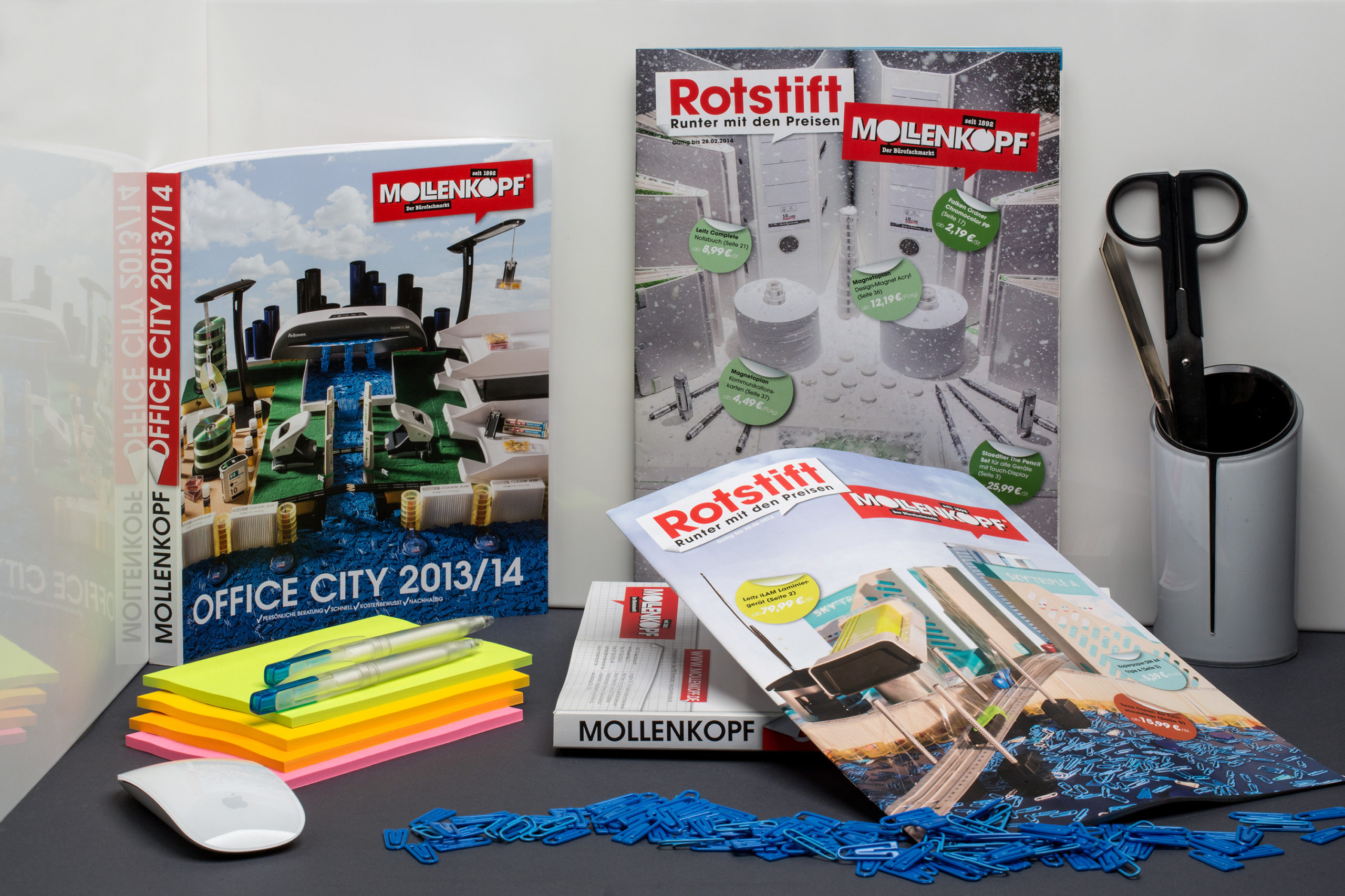 Glossar wichtiger Marketingbegriffe Above the line: Klassische Werbemaßnahmen (im Gegensatz zu below-the-line), insbesondere TV, Zei- tungen, Zeitschriften, Radio, Kino und Plakat als Werbeträger. Absatzhelfer: Rechtlich und wirtschaftlich selbständiger Unternehmer, der Geschäfte auf eigenen Na- men tätigt (vermittelt), aber kein Eigentum an der Ware erwirbt (fremde Rechnung). Beispiele sind Handelsvertreter, Reisebüros und Tankstellen. Absatzmittler: Rechtlich und wirtschaftlich selbständiger Unternehmer, der Geschäfte auf eigenen Na- men und eigene Rechnung tätigt (insb. Händler). Ad Click: Kennzahl der Online-Werbung-Erfolgskontrolle, Zahl der Clicks auf einen Hyperlink. Ad: Abkürzung für Advertisment, z. T. auch als Kürzel für Anzeigen, Banner im Internet u. a. Werbemittel genutzt. Added Value: Zusatznutzen eines Produktes. Adopter: Käufer bzw. Übernehmer einer Innovation. Affiliate-Marketing: Link auf einer Partner-Website, um potenzielle Neukunden auf die eigene Homepa- ge zu bewegen. Unterschied zu Bannerwerbung durch andere Abrechnungsmodelle und stär- kere inhaltliche Integration. Agenda Setting: Kommunikationswissenschaftliche Theorie, die beschreibt, in welcher Form Unterneh- men oder Organisationen versuchen, über die Medien die Tagesaktualität bzw. die Tagesord- nung der öffentlichen (politischen) Diskussion zu prägen. Aided Recall: Gestützte Erinnerung (mittels vorgelegten Markenlogos, Anzeigen o. Ä. abgefragt). Ambush-Marketing: Begriff aus dem Sponsoring für Maßnahmen, bei denen Unternehmen versuchen, an einem Event als Trittbrettfahrer zu partizipieren, ohne als Sponsor zu bezahlen (z. B. durch Werbung in der Nähe des Veranstaltungsortes, mit angelehnten Begriffen usf.). Audit: Begriff für ein systematisches und unabhängiges Kontrollverfahren, besonders häufig in den Berei- chen Wirtschaftsprüfung und Qualitätssicherung genutzt. Auktionen: Gemeinschaftliche Verkaufsveranstaltung, bei der mehrere Akteure Gebote abgeben kön- nen. In unterschiedlicher Form (offen oder verdeckt, Gebote durch Anbieter oder Nachfrager, persönlich oder online usf.) durchführbar. Ausschließlichkeitsbindung: Vertragsklausel, die Händler oder Lieferant in der Wahl der Geschäftspart- ner einengt. Bei Alleinvertriebsverträgen werden Handelsunternehmen bestimmte Gebiete (Gebietsschutz) oder Kundengruppen (Kundenschutz) vorbehalten. Eine Bezugsbindung zwingt 284 einen Händler, ein bestimmtes Produkt bei einem vorgeschriebenen Lieferanten zu beziehen (Konkurrenzausschluss). Awareness: Bekanntheitsgrad einer Marke oder eines Unternehmens. Balanced Scorecard: Planungs- und Controlling-Tool, der neben finanzwirtschaftlichen Größen auch Kunden-, Mitarbeiter- und Prozesskriterien integriert. Banner: Anzeige im Internet mit Hyperlink. Bedarfsberater: Nicht kommerziell orientierte Personen, bei denen der Ratsuchende im Allgemeinen Sachverstand und Uneigennützigkeit erwartet (z. B. Ärzte, Makler, Rechtsanwälte usf.). Below the line: Verkaufsförderungsmaßnahmen (POS-Marketing) und andere nicht klassische Kommuni- kationsmaßnahmen. Blind-Test: Bewertung eines Produktes mit verdecktem Markennamen. Blog: Weblog (auch Blog) ist ein thematischer „Nachrichtendienst“, der online publiziert und ähnlich wie ein Tagebuch („Web-Logbuch“) in regelmäßigen Abständen aktualisiert wird. Blog-Analyse: Marktforschungsmethode zur Auswertung der Kommunikation in Internet-Blogs. Brainstorming: Methode der Ideengenerierung, bei der spontane Einfälle zur Lösung einer Problematik in einer offenen und kritikfreien Diskussionsrunde zusammengetragen werden. Branchenstrukturanalyse: Weitgefasste Analyse der Wettbewerbssituation in einer Branche, die nicht nur aktuelle und potenzielle Konkurrenten sowie mögliche Ersatzprodukte, sondern auch Lieferan- ten und Abnehmer einbezieht. Briefing: Anweisung/Instruktion – prägnante Zusammenfassung alle Informationen durch den Auftrag- geber, die eine Marketingagentur für die Lösung des Kommunikationsproblems benötigt (Aus- gangslage, Ziele, Budget, Zeitplan, Kontrollgrößen usf.). Buzz-Marketing: Maßnahmen der Meinungsführerkommunikation, um Mund-zu-Mund-Kommunikation zwischen den Konsumenten hervorzurufen, die sich über ein neues Produkt austauschen sollen (buzz=brummen, schwirren). Campaigning: Strategisch angelegte Kommunikation, die von einem Positionierungsziel ausgehend ver- sucht, dramaturgisch angelegte Kommunikationsinhalte über verschiedenste Kanäle zu streuen. CAPI: Persönliche Befragung mit Laptop (Computer Assisted Personal Interview) Category Management: Zusammenarbeit zwischen einem führenden Hersteller (Category-Leader) und einem Handelskunden im Bereich des Handels-Marketings. CATI: Telefonische Marktforschung am PC (Computer Assisted Telephone Interview) 285 Click Through Rate: Verhältnis der Clicks auf einen Hyperlink zu den Einblendungen des Links. Clusteranalyse: Multivariates Verfahren, bei dem bestimmte Objekte bzw. Personen zu möglichst homo- genen Gruppen zusammengefasst werden (Beispiel Ernährungscluster zum Selbertesten bei http://ernaehrungsstudio.nestle.de/TippsTools/Checks/Ernaehrungstypentest.htm). Co-Branding: Marken von zwei Unternehmen auf einem Produkt. Communities (virtuelle): Soziale Gemeinschaften im Internet (StudiVZ u. Ä.). Conjointanalyse: Multivariates Verfahren, bei dem aus globalen Urteilen über Stimuli (z.B. Produkte) Nut- zenbeiträge einzelner Merkmale ermittelt werden. Besonders für die Produkt- und Preispolitik geeignet (vgl. das Internet-Forschernetz http://www.conjointanalysis.net/) Convenience Store: Betriebsform des Einzelhandels, praktische Naheinkaufsmöglichkeit (Tankstelle, Kiosk usf.). Copy-Strategie: Kurzgefasste Werbekonzeption, Teil des Briefings, insbesondere Ziel, Produktverspre- chen/Consumer Benefit, Kaufbegründung/Reason Why, USP und Tonality. Copy-Test: Verfahren der Werbeforschung zur Messung der Wirkung von Anzeigen unter Vorlage des gesamten Werbeträgers (z. B. einer Zeitschrift) Corporate Identity: Gestaltung eines geschlossenen Erscheinungsbildes eines Unternehmens in der Öf- fentlichkeit und nach innen. Corporate Social Responsibility: Übernahme sozialer Verantwortung in der Gesellschaft durch ein Unter- nehmen. Country of Origin-Effekt: Wirkung der Herkunftsbezeichnung (des Herstellungslandes) eines Produktes, made in. Cross Selling: Maßnahmen zum Verkauf zusätzlicher Produkte an einen Kunden. Customer Lifetime Value: Ertragspotenzial, wenn der Kunde dem Anbieter lebenslang treu bleibt. Customer Relationship Marketing: Managementkonzept zur Kundenbindung, insbesondere der langfris- tigen und besonders profitablen Abnehmer. Dachmarke: Gemeinsame Marke für alle Produkte eines Unternehmens (Company-Brand). Data Mining: Einsatz verschiedener multivariater statistischer Verfahren im Database Marketing, um in großen Datenbeständen neue Zusammenhänge (z. B. Kundengruppen) zu identifizieren. Database Marketing: Aufbau umfassender Kundendatenbanken und ihre Nutzung für ein Direktmarke- ting. 286 Deckungsbeitrag: Teil des Erlöses, der nach Abzug der einem Erlösobjekt direkt zurechenbaren Kosten (Einzelkosten) oder der variablen Kosten (Grenzkosten) zur Deckung aller anderen Kosten und als Gewinn verbleibt. Delphi-Studie: Mehrstufige Expertenbefragung unter Rückmeldung der Resultate der vorherigen Runde an die Befragten. Deutscher Werberat: Freiwillige Selbstkontrolle der deutschen Werbewirtschaft gegen missbräuchliche Werbung (http://www.werberat.de) Differenzierungsstrategie: Gewinnung eines Wettbewerbsvorteils durch Abhebung von der Konkurrenz. Diffusionsforschung: Forschungsrichtung, die sich mit dem Verbreitungsprozess von Neuerungen be- schäftigt. Direktvertrieb/Direktabsatz: Verkauf von Produkten eines Produzenten an Endverbraucher ohne zwi- schengeschalteten Handel. Discounter: Betriebsform des Lebensmitteleinzelhandels mit schmalem und flachem Sortiment, die auf Kosten- und Preisführerschaft ausgerichtet ist (Aldi, Lidl, Netto usf.). Disintermediation: Ausschaltung einer Wertschöpfungsstufe durch Direktabsatz/-bezug (z. B. Übersprin- gen des Handels durch E-Commerce). Diskriminanzanalyse: Multivariates Verfahren, um die Unterschiede zwischen vorgegebenen Gruppen zu identifizieren. Distributionsquote: Anzahl der das Produkt führenden Geschäfte in Bezug auf alle geeigneten Geschäf- te. Angesichts der unterschiedlichen Größe der Outlets häufig auch auf den Umsatzanteil der Handelsunternehmen bezogen (=gewichtete Distributionsquote). Diversifikation: Ausweitung der Geschäftstätigkeit eines Unternehmens auf neue Produkte in neuen Märkten. Dual-Brand: Zwei Marken eines Unternehmens auf einem Produkt. Economies of scale: Skalenvorteile, weil mit zunehmender Betriebsgröße mehrere Effekte zur Stückkos- tenreduktion beitragen: Verteilung der Fixkosten auf mehrere Einheiten bei nicht teilbaren Anla- gen, effizientere Großanlagen, günstigere Beschaffungspreise für die Rohwaren, Lernvorteile usf. Economies of scope: Verbundvorteile bei der Produktion verschiedener Produkte in einem Unternehmen (z. B. gemeinsame Maschinennutzung). Efficient Consumer Response: Konzept des handelsgerichteten Marketings mit den beiden zentralen Elementen Just-in-Time-Logistik (Supply Chain Management) und Marketing-Kooperation (Ca- tegory Management). Angestrebt wird die vertrauensvolle Kooperation zwischen einem füh- 287 renden Hersteller und einem Handelskunden. Einstellung: Manifeste Meinung zu einer Person oder einem Objekt. In den meisten Fällen anhand der drei Kriterien emotionale Einschätzung, Wissen und Handlungsbereitschaft operationalisiert (=3- Komponenten-Modell). Einzelkosten: Kosten, die ausschließlich durch die Herstellung eines Produktes (einer Produktgruppe) ver- ursacht werden und diesen daher verusachungsgerecht zugerechnet werden können (Gegen- satz: Gemeinkosten). Engelsches Gesetz: Abnehmender Anteil der Ausgaben für Nahrungsmittel an den Gesamtausgaben der Haushalte mit steigender wirtschaftlicher Prosperität eines Landes. Erfahrungsgüter: Diese Qualitätseigenschaft eines Gutes kann beim Ge- oder Verbrauch vom Nachfra- ger eindeutig bewertet werden, jedoch noch nicht vor dem Kauf. Erfahrungskurve: Empirisch gestützte These, dass es i. A. bei einer Verdopplung der kumulierten Pro- duk-tionsmenge durch größere Erfahrung und Skaleneffekte zu einer Reduzierung der realen Stückkosten um ca. 20-30 Prozent kommt. Erfolgsfaktor: (Strategische) Erfolgsfaktoren sind Maßnahmen, die zu einem Erfolg des Unternehmens messbar und nachhaltig beitragen. Die betriebswirtschaftliche Erfolgsfaktorenforschung ver- sucht, solche Strategien (z. B. Marktanteil, Innovationsrate) durch empirische Studien zu identifi- zieren. Experiment: Befragung oder Beobachtung unter kontrollierten Rahmenbedingungen und systemati- scher Versuchsanordnung. Eye-Tracking: Blickaufzeichnungsgerät, mit dessen Hilfe der Blickverlauf von Probanden bei Anzeigen, Werbespots, Homepages u. Ä. gemessen werden kann (Werbewirkungstest) – Beispiel Martini Werbespot http://www.youtube.com/watch?v=v0xG1xQTf9E Fachgeschäft: Betriebsform des Einzelhandels mit schmalem, aber tiefem Sortiment, hoher Serviceinten- sität und höherpreisig. Faktorenanalyse: Multivariates Verfahren, um verschiedene Fragen (Items), die von den Probanden ähnlich beantwortet wurden, zu einer Hintergrunddimension zusammenzufassen. Fast Moving Consumer Goods (FMCG): Schnell drehende Konsumgüter, alle Artikel, die über den Le- bensmitteleinzelhandel vertrieben werden (Lebensmittel, Waschmittel, Drogeriewaren usf.). Fernsehzuschauerforschung: Repräsentative Ermittlung von Einschaltquoten per TV-Panel. Filialunternehmen: Handelsunternehmen, zu dem mindestens fünf Geschäfte gehören. Frame: Interpretationsrahmen/Deutungsrahmen eines Individuums oder der Medien. 288 Franchising: Ein Franchisegeber entwickelt ein System (insb. Gastronomie, Handel) und vergibt gegen eine Eintrittsgebühr und eine umsatzabhängige Gebühr einem Franchisenehmer eine Lizenz zur Nutzung dieses Konzeptes und der dazu gehörenden Waren nach strengen Vorgaben. Fundraising: Spendengewinnung bei Non-Profit-Organisationen. Gatekeeper: Engl. „Türhüter“ oder „Schleusenwärter“. Person oder Organisation, die in einer Geschäfts- beziehung eine bestimmende Rolle einnimmt und über die Weitergabe von Informationen oder Waren entscheidet. Gefangenen-Dilemma: Spieltheoretische Anreizsituation, in der das eigentlich für alle Beteiligten positive kooperative Verhalten aufgrund des Rationalverhaltens der Einzelnen nicht zustande kommt oder labil ist. Gemeinkosten: Kosten, die durch mehrere Produkte oder Produktgruppen gemeinsam hervorgerufen werden und deshalb nicht direkt (verursachungsgerecht) auf diese verteilt werden können (Gegensatz: Einzelkosten). Gemeinschafts-Marketing: Marketingmaßnahmen für eine gesamte Branche oder eine größere Gruppe von Unternehmen, häufig in Form von generischer Werbung (Werbung für eine Produktart, z. B. bestimmte Lebensmittel). Global Sourcing: Betriebliches Beschaffungskonzept, das auf den weltweiten Einkauf der notwendigen Einsatzgüter setzt und dadurch Kostenvorteile erzielen will. GlobalMarketing: Internationalisierungsstrategie, bei der die verschiedenen Ländermärkte (fast) voll- ständig standardisiert bearbeitet werden. Großhandel: Handelsunternehmen mit der (Haupt-)Zielgruppe institutionelle Abnehmer (nicht Endver- braucher, dann Einzelhandel) Grundgesamtheit: Zielgruppe einer Befragung, aus der eine Stichprobe gezogen wird. Gruppendiskussion: Qualitative Marktforschungsmethode, bei der mehrere Personen gleichzeitig durch einen geschulten Moderator zu einem Thema befragt werden, wobei besonders Prozesse der sozialen Meinungsbildung erforscht werden sollen (Synonym: Fokus Group Studie). GWB: Gesetz gegen Wettbewerbsbeschränkungen. Habitualisierung: Gewohnheitsmäßiges (Kauf-)Verhalten. Halo-Effekt: Heiligenschein-Effekt, positive Ausstrahlung einer Eigenschaft, die andere Einschätzungen überdeckt. Handelsmarken: Handelsunternehmen als Markeneigner. Produziert werden sie i.d.R. allerdings durch Hersteller. Nur in Ausnahmefällen tritt der Handel selbst als Produzent auf. 289 Handels-Panel: Erhebung von Wareneingangs- und Ausgangsdaten bei möglichst repräsentativ ausge- wählten Handelsbetrieben, um daraus Marktinformationen für Hersteller zu gewinnen. Beispiel Nielsen, http://de.nielsen.com/products/rms.shtml. Haushalts-Panel: Regelmäßige Erhebung des Kaufverhaltens bei repräsentativ ausgewählten Verbrau- chern, um daraus Marktinformationen für Hersteller zu gewinnen. Beispiel GfK ConsumerScan, http://www.gfkps.com oder Nielsen, http://www.acnielsen.de/products/cps.shtml. Handelsspanne: Differenz zwischen dem Ein- und dem Verkaufspreis eines Handelsunternehmens, bezo- gen auf den Ein- oder Verkaufspreis, in Prozent (als Betrag=Rohertrag). Home-Use-Test: Marktforschungsmethode; Test von Neuprodukten zu Hause in der realistischen Einsatzsi- tuation. Hybrid-Strategie: Wettbewerbsstrategie, die Aspekte der Kostenführerschaft und der Differenzierung kombiniert. Hypothetisches Konstrukt: Bezeichnung der psychologischen Konsumforschung für verschiedene Wahr- nehmungs- und Denkmuster, die sich im Kopf des Nachfragers abspielen und deshalb nicht di- rekt beobachtet werden können. Image: Gesamtheit aller subjektiven Vorstellungen einer Person von einem Objekt oder einer Person, die sich im Laufe der Zeit verdichten und dann eine wichtige Orientierungsfunktion erfüllen. Imagetransfer: Übertragung eines Vorstellungsbildes von einem Objekt auf ein anderes (z. B. Marken- transfer). Informationsökonomie: Teilgebiet der Neuen Institutionenökonomie, die sich mit der Funktionsweise von Marktprozessen bei asymmetrischer Informationsverteilung zwischen den Marktseiten beschäf- tigt. Ingredient Branding: Begleitende Vorproduktmarke. Marke eines Rohstoffs oder Vorproduktes, die auf dem Endprodukt erscheint („Intel Inside“). Inhaltsanalyse: Forschungsmethode in der Öffentlichkeitsarbeit zur (quantitativen oder qualitativen) Er- fassung der Berichterstattung in den Medien. Integrierte Kommunikation: Abstimmung der verschiedenen Kommunikationsinstrumente. Investor Relations: Teilgebiet der Öffentlichkeitsarbeit mit der Zielgruppe Kapitalgeber. Involvement: Bezeichnung für das situative oder produktbezogene Kaufengagement einer Person, d.h. für das Interesse, die Bereitschaft zur Informationsaufnahme und das emotionale Engagement. Irradiationseffekt: Ausstrahlung einer Eigenschaft auf die Bewertung anderer. 290 Issues-Management: Teilgebiet der Öffentlichkeitsarbeit zur gezielten und frühzeitigen Analyse und Be- einflussung von öffentlich diskutierten Themen. IVW: Informationsgemeinschaft zur Feststellung der Verbreitung von Werbeträgern, ermittelt Auflage und Verbreitungsdaten verschiedener Werbeträger (Zeitschriften, Zeitungen, Plakate, Kino) (http://www.ivw.de). Joint Ventures: Gemeinschaftsgründung eines neuen Unternehmens durch mindestens zwei Unterneh- men. Just-in-time: Logistisches Prinzip, nach dem die Anlieferung von Werkstoffen (Bauteile, Rohstoffe, etc.) genau dann erfolgen soll, wenn sie im Unternehmen benötigt werden. Kartell: Zusammenarbeit von rechtlich selbständig bleibenden Unternehmen, die konkurrierende Leis- tungen anbieten und den Wettbewerb beschränken wollen. Durch das Gesetz gegen Wettbe- werbsbeschränkung i. A. untersagt. Kaufentscheidungsprozess, extensiv: Ausgiebige Informationssuche und Alternativenbewertung beim Einkauf. Kaufentscheidungsprozess, habitualisiert: Gewohnheitsmäßiges Einkaufen. Kaufentscheidungsprozess, impulsiv: Einkaufen ohne vorherige Planung, spontan. Kaufentscheidungsprozess, limitational: Begrenzte Informationssuche und Alternativenbewertung beim Einkauf. Käufermärkte: Märkte, auf denen das Angebot die Nachfrage übertrifft, so dass Nachfrager (Käufer) in der günstigeren Situation sind und entsprechend umworben werden. Die Nachfrage bildet ei- nen Engpassfaktor zur Steigerung der Umsätze (Gegenteil: Verkäufermärkte). Kaufrisiko: Wahrgenommene Unsicherheit beim Einkauf, die häufig risikoreduzierende Verhaltensweisen auslöst (z. B. Vertrauen auf bekannte Marke, Nutzung eines Gütesiegels). Key Account Management: Organisationsform im Vertrieb. Person oder Team, zuständig für die komplet- te Absatzbetreuung eines Großkunden (Schlüsselkundenmanagement). Kognitive Dissonanz: Psychologisches Motiv, sich widersprechende Einstellungen und Wahrnehmungen miteinander in Einklang zu bringen, z. B. durch Verdrängung, neue Informationssuche, Verhal- tensänderung usf. Konsumerismus: Gesellschaftliche Bewegung, die aus der Kritik am Marketing und dessen ggf. verbrau- cherschädigenden Verhaltensweisen entstanden ist. Kontakter: Mitarbeiter einer Kommunikationsagentur, die als Bindeglied zwischen Kunde und Agentur arbeiten und für die konzeptionelle Seite der Betreuung zuständig sind. 291 Kooperation: Zusammenarbeit zwischen Unternehmen, bei denen diese rechtlich und wirtschaftlich selbständig bleiben. Im Gegensatz zur Konzentration, bei der diese Selbständigkeit aufgegeben wird. Wirtschaftlich selbständig heißt aber nicht wirtschaftlich unabhängig. Korrelationsanalyse: Bivariates Verfahren, um den Zusammenhang zwischen zwei intervallskalierten bzw. metrischen Variablen miteinander zu vergleichen Korrelationswert: Gibt die Wechselbeziehung zwischen zwei sich verändernden Größen an. Der Korrela- tionswert kann zwischen 0 (kein Zusammenhang) und 1 bzw. -1 (vollständiger positiver oder ne- gativer Zusammenhang) liegen. Kosten, fixe: Kosten, die unabhängig von der produzierten Menge anfallen, also auch dann, wenn die Produktion kurzfristig eingestellt wird. Kosten, variable: Kosten, die abhängig von der Ausbringungsmenge sind. Kosten, versunkene (sunk costs): Irreversible Kosten, die in Form von Geld oder Zeit in Projekte eingeflos- sen sind und nicht zurückgeholt werden können, unabhängig von einer heutigen Entscheidung. Kreativitätstechniken: Instrumente des Innovationsmanagements zur Findung von neuen Ideen. Kreuzpreiselastizität: Änderung der nachgefragten Menge eines Gutes bei Preisänderung eines ande- ren Gutes; positiver Wert zeigt Substitution, negativer Wert Komplementarität. Kreuztabelle: Bivariates Verfahren, um den Zusammenhang zwischen zwei nominalen bzw. ordinalen Variablen zu vergleichen. Krisen-PR: Teilgebiet der Öffentlichkeitsarbeit mit dem Ziel, sich systematisch auf evtl. Gefährdungen der öffentlichen Reputation vorzubereiten. Laddering-Analyse: Qualitatives Marktforschungsverfahren, bei der durch eine Reihe von „Warum- Fragen“ versucht wird, von den konkreten Eigenschaften, die ein Produkt für einen Probanden erfüllen soll, auf die dahinter stehenden Nutzenkomponenten und Werthaltungen zu schließen. Launch: Einführung eines neuen Produktes oder einer neuen Werbekampagne. Layer Ad: Werbeanzeigen im Internet, die sich über eine Website oder Teile davon schieben. Leapfrogging: Verhaltensweise der Kunden, bei denen diese bewusst eine technologische Generation überspringen und auf die nächste technologisch leistungsfähigere Produktgeneration setzen. Lebensstil: Relativ dauerhafte Verhaltens- und Selbstdarstellungsmuster, nach denen Gruppen von Men- schen ihr Alltagsleben organisieren, d.h. wie sie ihre Zeit verbringen und welche Interessen und Einstellungen sie haben (verbreitet: AIO-Modell=activities, interest, opionion). Leitfadengespräch: Marktforschungsmethode, bei der Probanden auf Basis eines Interviewleitfadens qualitativ befragt werden. 292 Leitmedien: Wichtige Medien, die über Teilöffentlichkeiten hinausgreifen und das Agenda Setting be- sonders prägen, weil sich andere Medien in ihrer Themenwahl an ihnen orientieren (zum Beispiel die Tagesthemen, der Spiegel). Leser-Blatt-Bindung: Kriterium der Mediaplanung, Verbundenheit der Leser mit einer Zeitschrift. Likert-Skala: Frageform, bei der ein Statement befürwortet oder abgelehnt werden kann. Listbroking: Verkauf bzw. Vermietung von Personendaten zum Direktmarketing. Litigation-PR: Form der PR während eines juristischen Verfahrens, um die Reputation des Mandanten in der Öffentlichkeit und bei Gericht zu verbessern. Lobbying (Lobbyismus): Gezielte Beeinflussung des politischen Entscheidungsprozesses durch Organisa- tionen bzw. Interessengruppen. Logfile: Protokolldatei eines Servers, Basis für die Auswertung des Internet-Marketings. Mailing: Direktwerbung per Post. Markenartikel: Marke mit hohem Bekanntheitsgrad, i. d. R. auf Herstellermarken bezogen. Markenerweiterung: Übertragung einer Marke auf eine neue Produktgruppe (brand extension). Markenfamilie: Gemeinsame Marke für verschiedene verwandte Einzelprodukte (Marken-Range). Markenlizensierung: Inhaber eines Markenrechts räumt einem anderen Unternehmen das Nutzungs- recht an der Marke in einer anderen Warengruppe ein. Markentreue: Wiederholungskäufe der Nachfrager, geringe Wechselbereitschaft. Markenwert: Ökonomischer Wert einer Marke, i. d. R. nicht bilanzierungsfähig (auch: Brand Equity). Market-based View: Theorierichtung der Wettbewerbsforschung, nach der die Marktbedingungen (die Branchenstruktur) die Auswahl der geeigneten Strategie bestimmt. Marketingführerschaft: Unternehmen mit einer dominierenden Rolle in der Wertschöpfungskette (im Ver- tikalwettbewerb). Marketing-Mix: Abstimmung der verschiedenen Marketinginstrumente. Marktforschung: Marktforschung umfasst die zielgerichtete Erhebung und entscheidungsbezogene Ver- dichtung von managementrelevanten Informationen. Sie kann sich auf bereits vorliegende Da- ten beziehen (Sekundärforschung) oder durch Beobachtung bzw. Befragung eigene Informa- tionen erheben (Primärforschung). Marktführerschaft: Unternehmen mit einer dominierenden Rolle (dem größten Marktanteil) im Vergleich 293 zu den Konkurrenten (Horizontalwettbewerb). Marktsegment: Teilbereich eines Marktes, der sich durch eine homogene Zielgruppe auszeichnet. Die Zielgruppe sollte sich möglichst deutlich von anderen Kundengruppen abheben und gezielt mit einem spezifischen Marketing-Mix angesprochen werden können. Marktsegmentierung: Gezielte Ansprache von Zielgruppen, die auf Basis von soziodemographischen, psychographischen und/oder verhaltensorientierten Merkmalen abgegrenzt sind. Mäzen: Wohlhabender Förderer, insbesondere Kunstfreund und Geldgeber für kulturelle Zwecke; be- nannt nach dem Römer Gaius Cilnius Maecenas (69 - 8 v. Chr.). Mediadaten: Von Verlagen in regelmäßigen Abständen herausgegeben Informationen zu ihren Publika- tionen (Erscheinungsweise, Verbreitungsgebiet, Reichweite, Leserschaft, Anzeigenpreise, redak- tionelle Themenpläne usf.). Median: Univariates Verfahren; Zentralwert, d. h. derjenige Wert, der bei einer Variable, die der Größe nach geordnet wird, in der Mitte liegt. Medienresonanzanalyse: Controllingmethode, bei der die Erfolge der Öffentlichkeitsarbeit durch Aus- wertung der Medien (Anzahl und Inhalt der Berichte) ausgewertet wird. Mehrkanal-Strategie: Nutzung unterschiedlicher Absatzwege (Absatzkanäle) für ein Produkt parallel. Mehrmarken-Strategie: Nutzung unterschiedlicher Marken für verschiedene Markt- bzw. Preissegmente. Meinungsführer (Opinion Leader): Personen im sozialen Umfeld mit Fachkompetenz und Kommunikati- onsstärke, die bei bestimmten Themen auf die Einstellungen ihres Umfeldes Einfluss nehmen (Vi- deocast zu Meinungsführermarketing: http://www.connectedmarketing.de/cm/ 2007/05/next07_mein_vor.html) Mischkalkulation: Einige Produkte werden besonders günstig angeboten (Sonderangebote, Lockvogel- angebote), um gleichzeitig andere - besser kalkulierte – mit verkaufen zu können. Mittelwert: Univariates Verfahren; Summe der Einzelwerte bei einer Variablen, geteilt durch die Anzahl der Befragten (arithmetisches Mittel). Mittelwertvergleich: Bivariates Verfahren, um die Mittelwerte mehrerer Gruppen miteinander zu verglei- chen. Mobile-Marketing: Maßnahmen unter Nutzung mobiler Endgeräte, insb. des Handys. Modus: Univariates Verfahren; derjenige Wert, der bei einer Variable am häufigsten vorkommt. Mono-Marke: Einzelmarke, d. h. Nutzung einer Marke für einen einzelnen Artikel. 294 Moskito-Marketing: Low-Budget-Kommunikation von kleineren Unternehmen, um mit unüblichen Maß- nahmen trotz geringen Werbeetats Aufmerksamkeit zu erringen, z. B. durch unübliche Kommu- nikationsformen wie Kreidebeschriftung auf der Straße. Mystery-Shopping: Verdeckte Testkäufe im Handel zur Überprüfung der Serviceorientierung des Ver- kaufspersonals. Nachfragemacht: Machtübergewicht der abnehmenden Seite in einer Wertschöpfungskette. Nachrichtenwertfaktoren: Kriterien, nach denen sich Journalisten bei der Auswahl der ihnen publikati- onswürdig erscheinenden Meldungen aus der erheblich größeren Menge aller Ereignisse leiten lassen. Neoklassisches Gut: Ware, deren Qualität in irgendeiner Form standardisiert und damit vollständig transparent ist. Neue Institutionenökonomie: Ökonomische Theorierichtung als Weiterentwicklung der Neoklassik. Die NIÖ gibt die neoklassischen Prämissen der vollständigen Markttransparenz, ehrlicher Akteure, unendlich schneller Reaktionsgeschwindigkeit und homogener Produkte auf und analysiert stattdessen Märkte mit asymmetrischer Wissensverteilung, opportunistischen Akteuren und Trans-aktionskosten. Neue Politische Ökonomie: Theorierichtung der Ökonomie, die sich mit dem Verhalten von politischen Entscheidungsträgern beschäftigt und versucht, deren Handlungen als Stimmenmaximierungs- verhalten auf dem Markt für Wählerstimmen zu erklären. Neuro-Marketing: Nutzung apparativer medizinischer Verfahren zur Messung von Hirnleistungen mit dem Ziel, Reaktionen auf Marketingmaßnahmen sichtbar zu machen (MRT, EEG usf.). Nielsen-Gebiete: Einteilung Deutschlands in sieben Gebiete als Grundlage der Distributionsplanung, in der Praxis sehr verbreitet, http://www.acnielsen.de/company/images/Nielsen-Gebiete5.jpg. Non-Business-Marketing: Übertragung der unternehmensbezogenen Marketing-Lehre auf nicht- kommerzielle Institutionen. Öko-Marketing: Marktorientierter Ansatz der Unternehmensführung, der betriebswirtschaftliche und öko- logische Ziele zugleich zu erreichen sucht. Omnibus-Umfrage: Regelmäßige Mehrthemenfrage eines Marktforschungsunternehmens, bei der sich jeweils mehrere Kunden mit einigen eigenen Fragen beteiligen können. Outsourcing: Auslagerung von Tätigkeiten auf Lieferanten, Absatzmittler oder Absatzhelfer zur Konzent- ration auf die Kernkompetenz der Unternehmung. Page Impressions: Kennzahl der Internet-Werbe-Erfolgskontrolle: Sichtkontakte mit einer Website. Panel, geschultes: 10 bis 12 im Hinblick auf ihre sensorischen Fähigkeiten geschulte Verbraucher, die 295 Produkte vergleichend sensorisch beschreiben und bewerten. Panel: Wiederkehrende Befragung derselben Probanden zum selben Thema mit identischen Methoden. Panel-Effekt: Nicht gewünschte Verhaltensänderung, wenn Probanden immer wieder befragt werden und daraufhin ihr Verhalten verändern. Panel-Sterblichkeit: Ausfall von Teilnehmern eines laufenden Panels. Penetration Policy: Niedrigpreiseinführung eines Neuproduktes mit dem Ziel, schnell eine hohe Markt- durchdringung zu erreichen. Pitch: Wettbewerbspräsentation von Agenturen (Werbung, PR usf.) um einen Kunden (einen Auftrag). Polaritätenprofil: Graphische Imagedarstellung auf Basis eines semantischen Differentials. Portfolio-Analyse: Simultane Analyse eines Entscheidungsobjektes unter Ertrags- und Risikogesichtspunk- ten. Potemkin-Gut: Nicht nur die Nachfrager, sondern alle externen Beobachter können unter den gegebe- nen Bedingungen – auch bei noch so hohen Transaktionskosten – keine Qualitätseinschätzung dieses Produktes (einer Produkteigenschaft) vornehmen. Preisagenten: Online-Suchmaschinen, die das günstigste Angebot im Internet herausfinden (z.B. www.billiger.de). Preisbündelung: Kombiniertes Angebot von mehreren Produkten/Dienstleistungen in einem Gesamtpa- ket (Bündel). Preisdifferenzierung: Preisbezogene Marktsegmentierung: Unterschiedlicher Preis für ein Produkt, je nach Kaufzeitpunkt, Käufer, Ort, Verwendungszweck oder Abnahmemenge. Preiselastizität: Änderung der nachgefragten Menge bei einer Preisänderung dieses Gutes (Eigenpreis- elastizität). Preisschwelle: Preis, bei dessen Über- oder Unterschreitung es zu einer sprunghaft veränderten Kunden- bewertung kommt. Pressekonferenz: Einladung von Medienvertretern zu einem Termin, an dem eine Institution ein aus ihrer Sicht berichtenswertes Ereignis vorstellt und auf Fragen von Journalisten antwortet. Pressemitteilung: An Medien und Nachrichtenagenturen verschickte Darstellung aktueller Informationen mit dem Ziel, das diese in möglichst wenig veränderter Form von den Journalisten in ihre Be- richterstattung übernommen wird. Pretest: Überprüfung eines Fragebogens auf Formulierungsschwächen und andere Schwächen. Produktionsprogramm: Alle Produkte eines Herstellers. 296 Produktlebenszyklus: Entwicklung eines Produktes von der ersten Produktidee bis zur Markteinführung (= Entstehungszyklus) sowie von der Markteinführung bis zur Herausnahme aus dem Markt und der Entsorgung (= Marktzyklus). Produktlinienerweiterung: Einführung neuer ähnlicher Produkte unter der bereits bekannten Marke (Mar- kentransfer) in einer Produktkategorie (Product Line Extension). Produkt-Management: Organisationsform im Marketing: Person oder Team, zuständig für die komplette Betreuung eines wichtigen Produktes, einer Produktgruppe (Category-Management) oder einer Marke (Brand-Management). Produkt-Markt-Matrix: 4-Felder-Matrix (Produkte: alt-neu; Märkte alt-neu), die die Wachstumsmöglichkei- ten eines Unternehmens verdeutlicht. Während Produktinnovationen noch eng an den bisheri- gen Kernkompetenzen ansetzen, wird der Zusammenhang bei Marktentwicklung und speziell bei Diversifikation zunehmend loser (Z-Strategie). Produkt-Ökobilanz (LCA): Zusammenstellung und Beurteilung der Input- und Outputflüsse und der po- tenziellen Umweltwirkungen eines Produktsystems im Verlauf seines Lebenswegs (ISO 14 040). Die Ökobilanz, englisch Life Cycle Analysis (LCA), dient dem möglichst umfassenden Vergleich der Umweltauswirkungen zweier oder mehrerer unterschiedlicher Produkte, Systeme, Verfahren oder Verhaltensweisen. Produkt-Placement: Einbindung von Markenartikeln als Requisiten in Filmhandlungen. Produktpositionierung: Bewertung von Produkten oder Marken hinsichtlich der zentralen kaufrelevanten Eigenschaften durch die Nachfrager. Das Angebot soll möglichst den Idealvorstellungen der Nachfrager (bzw. eines Abnehmerclusters) angepasst werden (Idealimage) und sich möglichst weit von den Positionen der Wettbewerber entfernen. Ziel ist ein eigenständiges Profil (USP). Produktvariation: Neue Varianten eines bereits bestehenden Produktes ohne größeren Innovationsgrad. Public Affairs: Teilgebiet der Öffentlichkeitsarbeit mit dem Ziel, auf öffentliche Themen und insbesondere politische Entscheidungen Einfluss zu nehmen. Qualitative Marktforschung: Marktforschung, die durch Interpretation ausgewertet wird. Viele Hinweise hierzu unter http://www.qualitative-research.net Quantitative Marktforschung: Standardisierte Marktforschung, die statistisch ausgewertet wird. Quota-Stichprobe: Verfahren zur Auswahl von Befragten in der Marktforschung nach bestimmten Struk- turvorgaben der Grundgesamtheit (z. B. Anteil Altersgruppen, Geschlecht, Ausbildungsformen usf.). In der Stichprobe sollen sich diese Merkmale in der gleichen Verteilung wiederfinden. Random-Stichprobe: Verfahren zur Auswahl von Befragten in der Marktforschung, bei der jedes Indivi- duum der Grundgesamtheit die statistisch gleiche Wahrscheinlichkeit der Teilnahme hat (Zufalls- stichprobe). 297 Rangordnungs-Skala: Frageform, bei der eine Rangreihung von Alternativen vorgenommen wird. Rating-Skala: Frageform, bei der eine Bewertung vorgenommen wird. Rational Choice Modelle: Erweiterte ökonomische Perspektive, die auch Transaktions- und Opportuni- tätskosten zur Erklärung des Verhaltens einbezieht. Reaktanz: Psychologisches Motiv, Widerstand gegen Einschränkungen der eigenen Handlungsfreiheit zu leisten. Reason Why: Begründung des Produktversprechens in der Werbung. Regressionsanalyse: Bi- bzw. multivariates Verfahren, um den Einfluss von einer bzw. mehreren unab- hängigen Variablen auf eine abhängige (zu erklärende) Größe zu messen. Reichweite: Diese Werbekennziffer gibt an, wie viel Prozent der Bevölkerung ein Medium wahrnehmen. Die Reichweite eines Printmediums wird in Lesern pro Ausgabe (LpA) angegeben. Relationship View: Theorierichtung der Wettbewerbsforschung, nach der die Geschäftsbeziehungen (die Geschäftspartner) die Auswahl der geeigneten Strategie bestimmen. Relaunch: Grundlegende Überarbeitung eines etablierten Produktes. Relevant Set: Marken, die ein Verbraucher in die engere Auswahl zieht. Repräsentativität: Stichprobe, bei der die Struktur im Wesentlichen der Grundgesamtheit entspricht. Resource-based View: Theorierichtung der Wettbewerbsforschung, nach der die unternehmensinternen Stärken und Schwächen (die Kernkompetenzen) die Auswahl der geeigneten Strategie be- stimmen. Risikokommunikation: Kommunikationswissenschaftliche Forschungsrichtung, die sich mit der gesell- schaftlichen Auseinandersetzung um kontroverse Technologien beschäftigt (Kernenergie, Gen- technik usf.). Robinson-Liste: Liste beim Direktwerbeverband: Haushalte, die keine Direktwerbung erhalten wollen (http://www.robinsonliste.de). Sample: Stichprobe, d. h. Auswahl aus der Grundgesamtheit. SB-Warenhaus: Betriebsform des Lebensmitteleinzelhandels mit sehr breitem und tiefem Sortiment, gro- ßer Verkaufsfläche (> 4.000 qm), größerem Non-Food-Anteil, Autokundenorientiert und hoher Sonderangebotsintensität (z. B. Real, Kaufland) Semantisches Differential: Frageform, bei der die Probanden ein Image anhand von gegensätzlichen Eigenschaftspaaren bewerten. Wird zumeist als Polaritätenprofil dargestellt. 298 Sensitivitätsanalyse: Quantitative oder qualitative Überprüfung der Auswirkungen von Änderungen von Planungsgrundlagen auf das Planungsergebnis. Überprüft wird die Stabilität des Ergebnisses bei veränderten Parametern. Shareholder Value: Konsequente Orientierung der Unternehmensführung an der Steigerung des Unter- nehmenswertes aus Sicht der Anteilseigner (des Kapitalmarktes). Shareholder: Anteilseigner eines Unternehmens, Aktionär. Signifikanzniveau: Sicherheit, mit der sich die Ergebnisse einer Stichprobe auf die Grundgesamtheit übertragen lassen. Skalenniveau: Genauigkeitsgrad einer Antwort im statistischen Sinne: metrisch=gleiche Abstände mit 0- Punkt, intervall=gleiche Abstände, ordinal=Rangordnung, nominal=Angabe ohne Richtung. Skimming Policy: Hochpreiseinführung eines Neuproduktes mit dem Ziel, die Preisbereitschaft der inno- vativen Kunden abzuschöpfen. Social-Marketing: Übertragung der unternehmensbezogenen Marketing-Lehre auf die Vermarktung so- zialer Ideen bzw. gesellschaftlicher Anliegen. Sortiment: Alle Artikel eines Händlers. Sortimentsbreite: Anzahl der verschiedenen Warengruppen, die ein Händler führt. Sortimentstiefe: Anzahl der verschiedenen Artikel bzw. Sorten in einer Warengruppe, die ein Händler führt. Soziales Milieu: Einteilung der Bevölkerung in bestimmte Gruppen auf Basis ihrer Schichtenzugehörigkeit und ihrer Wertorientierung. Das Konzept wurde in Deutschland vom Sinus-Marktforschungsinstitut entwickelt (http://www.sociovision.de/loesungen/sinus-milieus.html). Spannweite: Differenz zwischen dem kleinsten und dem größten Messwert bei einer Variablen. Spieltheorie: (Wirtschafts-)Wissenschaftliche Theorie, die auf Basis rationalen Verhaltens interaktive Ent- scheidungssituationen analysiert. Sponsoring: Materielle Förderung, die auf immaterielle Gegenleistungen, beispielsweise in Form von Im- ageaufwertung, angelegt ist. Stakeholder: Jede Person oder Institution, die ein spezielles Interesse an den Handlungen eines Unter- nehmens hat. Standardabweichung: Quadratwurzel aus der Varianz, d. h. der Summe aller quadrierten Abweichun- gen der Messwerte vom Mittelwert, geteilt durch die Anzahl der Messwerte. Store Check: Erhebung im Einzelhandel, um Sortiment, Platzierung von Artikeln u. Ä. zu überprüfen. 299 Strategische Allianz: Langfristig angelegte Zusammenarbeit (Kooperation) zwischen zwei oder mehreren Unternehmen mit ähnlich starker Ausgangsposition (z. B. Joint Venture). Strategisches Geschäftsfeld: Teileinheiten eines Unternehmens, für die sich separate Strategien entwi- ckeln lassen. Diese Einheiten können ggf. auch organisatorisch zusammengefasst werden. Strategisches Netzwerk: Langfristig angelegte Zusammenarbeit (Kooperation) zwischen einem führen- den (fokalen) Unternehmen und mehreren weiteren Unternehmen (z. B. Franchising). Suchgut: Die Qualität dieses Produktes kann ohne nennenswerte Schwierigkeiten direkt beim Kauf über- prüft werden. SWOT-Analyse: Akronym für die Verknüpfung unternehmensinterner Stärken (strengths) und Schwächen (weaknesses) mit den unternehmensexternen Chancen (opportunities) und Risiken (threats). Szenario-Analyse: Breit angelegte Zukunftsstudie, in der extrem positive wie negative Entwicklungen so- wie ein wahrscheinlicher Entwicklungspfad analysiert werden. Tachistoskop: Gerät, mit dem ein Objekt sehr kurzzeitig gezeigt werden kann, um die Wirkung einer flüchtigen Betrachtung zu messen, heute erfolgt dies computergestützt (Werbetest, Produkttest, Verpackungstest usf.). Tagcloud: Begriffsanordnung auf einer Website, bei der häufig aufgerufene Begriffe größer dargestellt werden. Target-Costing bzw. -Pricing: Zielkostenanalyse, bei der die Produktentwicklung von dem am Markt er- zielbaren Preis geleitet wird. Tausend-Kontakte Preis: Werbekosten, um 1.000 Werbekontakte zu erzielen. Tausend-Leser Preis: Werbekosten, um 1.000 Leser mit einer Anzeige zu erreichen (vergleichbar: Tau- send-Hörer-Preis, Tausend-Seher-Preis). Testimonial: Bekannte Persönlichkeit, die in der Werbung ein Produkt empfiehlt. Testmarkt: Möglichst abgeschlossener Teilmarkt, in dem ein neues Produkt auf seinen Markterfolg vor der Gesamteinführung getestet wird (spezieller Supermarkt/Store Test, elektronischer Mini-Testmarkt). Themenlebenszyklus: Ansatz aus der PR-Forschung: Übertragung des klassischen Produktlebenszyklus auf gesellschaftliche Diskussionen, die auch typische Entstehungs-, Wachstums-, Reife- und Degene- rationsprozesse durchlaufen. Tiefeninterview: Qualitative Marktforschungsmethode, bei der psychologisch geschulte Interviewer ver- suchen, unbewusste, verdrängte oder schwer zugängliche Motive zu ergründen. Tonality: Grundton (Atmosphäre, Stil) einer Werbebotschaft. 300 Trade-Marketing: Handelsgerichtetes Marketing von Herstellern. Transaktionskosten: Kosten, die bei der Übertragung von Verfügungsrechten entstehen. Transnationales Unternehmen: Strategie des internationalen Marketings, auf Basis einer Netzwerkstruktur und durch Modularisierung die Vorteile nationaler Anpassungen und des Global Marketing zu kombinieren. Umweltbewusstsein: Einstellung gegenüber Umweltproblemen. Unaided Recall: Ungestützte Erinnerung an eine Werbeanzeige, Marke o. Ä. Usability: Benutzerfreundlichkeit einer Website. USP (Unique Selling Proposition, einzigartiges Produktversprechen): Bezeichnung für den zentralen Leis- tungsvorteil eines Produktes aus Sicht der Nachfrager, der es unverwechselbar und schwer imi- tierbar macht sowie dauerhaft verteidigt werden kann. UWG: Gesetz gegen den unlauteren Wettbewerb. Verbrauchermarkt: Betriebsform des Lebensmitteleinzelhandels mit breitem und tiefem Sortiment, Ver- kaufsfläche zwischen 1.500 und 4.000 qm, hoher Aktionsanteil (Rewe, Combi, Tegut usf.) Verbraucherschutz: (Staatliche) Maßnahmen zur Verbraucherinformation, zum rechtlichen Schutz oder zur Verbesserung des Wettbewerbs mit dem Ziel, Verbraucher vor Ausbeutung durch Anbieter zu bewahren. Vertragshändler: Selbständiger Gewerbetreibender, der aufgrund eines Vertrages ständig damit be- auftragt ist, im eigenen Namen und auf eigene Rechnung Waren nach den Vorgaben eines Herstellers zu vertreiben. Die Übernahme der Marketing-Konzeption des Herstellers bedeutet ei- ne deutliche Einschränkung der wirtschaftlichen Entscheidungsfreiheit des Händlers (Beispiel: Automobilvertragshändler). Vertrauensgut: Die Qualität dieses Produktes (dieser Eigenschaft) kann von den einzelnen Nachfragern weder vor noch nach dem Kauf überprüft werden, sie kann jedoch von Drittinstitutionen wie dem Staat oder der Stiftung Warentest bewertet werden. Vertriebsbindung: Vertragliche Klausel, die einen Händler in der Wahl seiner Kunden einschränkt. Virales Marketing: Versuch, Mund-zu-Mund-Werbung durch die Kunden zu stimulieren. Web 2.0: Bezeichnung für interaktive Web-Inhalte (Wikis, Communities, Kundenbewertungen usf.). Werbemittel: Die Erscheinungsform der Werbung, d. h. die Anzeige, der Spot, die Website usf. Werbeträger: Medium, über das Werbemittel an den Kunden gestreut werden (Tageszeitung, TV, Kino usf.). 301 Wertschöpfungskette: Gesamtheit aller Stufen der Produktion und Distribution eines Produktes von der Rohstoffgewinnung bis zum Endverbraucher. Wertschöpfungstiefe: Anteil des vom eigenen Unternehmen erzeugten Wertschöpfungsanteils am Um- satz. Werturteilsproblem: Bereits lange währender wissenschaftlicher Streit, ob die Forschung Werturteile fällen darf bzw. ob es eine wissenschaftliche Forschung ohne explizite oder implizite Werturteile geben kann. Wettbewerbsvorteil: Wettbewerbsvorteile sind Merkmale, die für die Kunden wichtig sind, von diesen wahrgenommen werden und die sich durch eine gewisse Dauerhaftigkeit (geringe Imitations- gefahr) und einen Konkurrenzvorsprung auszeichnen. Window of opportunity: Gelegenheitsfenster – Zeitspanne, in der ein Ereignis/eine Debatte noch unter- schiedliche Verläufe nehmen kann und besonders gut beeinflusst werden kann. Win-win-Situation: Spieltheoretische Bezeichnung für eine Ausgangslage, die eine Besserstellung aller Be- teiligten zulässt (im Gegensatz z. B. zu Konstantsummenspielen, bei denen der Gewinn der einen Seite zu Verlusten der anderen führt). WKZ: Werbekostenzuschüsse, die die Industrie an den Handel bezahlt. Yield-Management: Ertragsmanagement, bei dem Preise und Kapazitätsauslastung in fixkostenintensi- ven Branchen simultan optimiert werden (Beispiel Billigfluglinien, bei denen für einen bestimm- ten Flug sehr unterschiedliche Preise in Abhängigkeit von Zeitpunkt und Auslastung verlangt werden). ZAW: Zentralverband der deutschen Werbewirtschaft (http://www.zaw.de). Zeitreihenanalyse: Statistische Analyse von im Zeitablauf entstandenen Daten. Im Marketing häufig zur Trendanalyse und Prognose (z. B. mittels Regressionsrechnung) genutzt. Zertifizierung: Kontrolle eines Unternehmens durch eine neutrale Kontrollorganisation auf Basis eines anerkannten Standards. Zweitplatzierung: Zusatzplatzierung einer Marke im Handel außerhalb des Stammregalplatzes (im Gang, an der Kasse usf.). Weitere empfehlenswerte Glossars unter: http://www.marketing.ch/lexikon.asp (Glossar einer Schweizer Unternehmensberatung mit über 2.000 Stichworten, sehr ausführlich) http://www.marketinginstitut.biz/glossar.asp?marketingglossar (Deutsches Marketing-Institut) http://www.harvardbusinessmanager.de/extra/glossar/a-599776.html (Harvard Business Manager, noch im Aufbau) 302