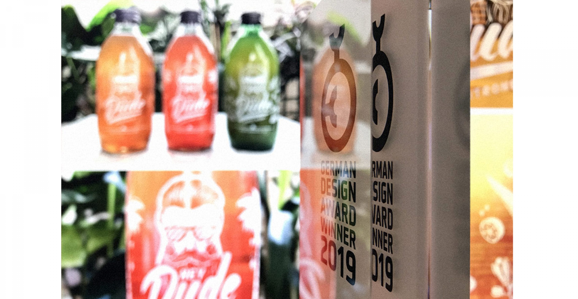 Kreation by markenkarma Automation by markenautomat Produktion by markenalarm Publikationen Jobs Toolbox Glossar Werbeagentur Was macht eine Werbeagentur? Eine Werbeagentur ist ein Dienstleistungsunternehmen, dessen Schwerpunkte die Beratung zu und die Planung von Werbekampagnen sowie deren Gestaltung und Umsetzung sind. Dazu gehören Aufgaben wie die Erkundung und Analyse des Marktes und des Bedarfs der Öffentlichkeit. Auf der Basis dieser Erkenntnisse entwickeln Werbeagenturen Strategien und Konzepte, die die Grundlage für das weitere Vorgehen bilden. Die optische wie inhaltliche Gestaltung von Werbemitteln fällt dabei ebenso in den Aufgabenbereich einer Werbeagentur wie die Organisation deren technischer Umsetzung durch spezialisierte Dienstleister und die Platzierung der Werbemittel. Das Spektrum der Werbemittel ist enorm breit und damit auch die Bandbreite der Spezialisten, die eine Werbeagentur steuern muss. Damit gliedert sich das Aufgabenspektrum einer Werbeagentur in Analyse, Strategie, Beratung, Kreation und Organisation. Die zum Einsatz kommenden Werbemittel können sowohl analog als auch digital sein, massenhaft produziert und ausgespielt werden oder aber Einzelanfertigungen sein. Die Werbeagentur fungiert dabei immer als Mittler zwischen ihrem Kunden, dem Anbieter eines Werbeträgers und der anvisierten Zielgruppe. Werbeagenturen können sich inhaltlich spezialisieren oder als Generalisten auftreten. Je nach Ausrichtung und Größe arbeiten in einer Werbeagentur Vertreter unterschiedlicher Berufe. Die Zugänge sind dabei vielfältig, da es nur wenige Ausbildungsberufe oder Studiengänge gibt, die explizit auf die Arbeit in einer Werbeagentur zugeschnitten sind. Grafiker oder Designer mit unterschiedlichen Spezialisierungen finden sich oft im Bereich der visuellen Kreation, im Textbereich arbeiten oft Geisteswissenschaftler, in der Beratung und in der Konzeption Menschen mit einem wirtschaftswissenschaftlichen Hintergrund. Letztendlich bieten aber viele Ausbildungen und Studiengänge die Möglichkeit eines Einstiegs in eine Werbeagentur – immer auch abhängig von den Tätigkeitsschwerpunkten der jeweiligen Agentur. Die einzelnen Leistungen einer Werbeagentur können auch von Spezialanbietern übernommen werden, etwa Marktforschung, Strategie- oder Markenberatung, Webdesign, Mediaplanung, Content-Marketing oder Produktion. zurück Drop us a line Frankfurt Cologne Trier +49 69 25 73 75 134 ​​​​​​​+49 221 93 72 97 815 ​​​​​​​+49 651 9363 0​​​​​​​ mut@markenmut.de Facebook LinkedIn Instagram X Youtube Thurn-und-Taxis-Platz 6 . 60313 Frankfurt Lindenallee 24 . 50968 Köln Herzogenbuscher Straße 14 . 54292 Trier © 2023 markenmut AG CO2 Neutral seit 2019 Datenschutz Impressum AGB Credential DE Credential EN Wir brauchen Ihre Zustimmung! Denn wir nutzen eine Kombination aus Cookies, Tracking durch Drittanbieter und Browser Fingerprinting, damit unsere Sites zuverlässig angezeigt werden und wir erfahren, wer sich bei uns für was interessiert und wem wir welche relevanten Inhalte und individuellen Angebote servieren dürfen. Wenn Sie „Akzeptieren“ sagen, sind Sie damit einverstanden und erlauben uns, diese Daten zu erheben und an unsere MarTech Partner weiterzugeben. Weitere Details und Optionen finden Sie in den „Einstellungen“. Sie können diese auch später jederzeit anpassen. Weitere Informationen zu unseren eingesetzten Marketing Technologien erhalten Sie in unserer Datenschutzerklärung aufgeführt Akzeptieren Einstellungen. werbeagentur stuttgart